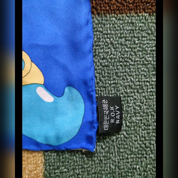 R.O.K SILK SCARF/WRAP - Picture 4 of 5